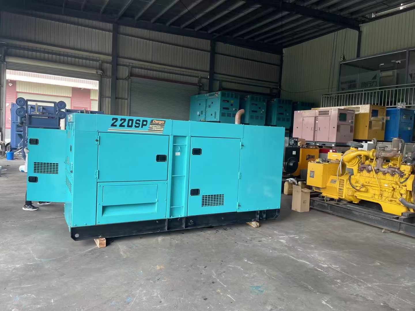 青秀柴油发电机组长期不间断运行时，如何监控其温度和压力？