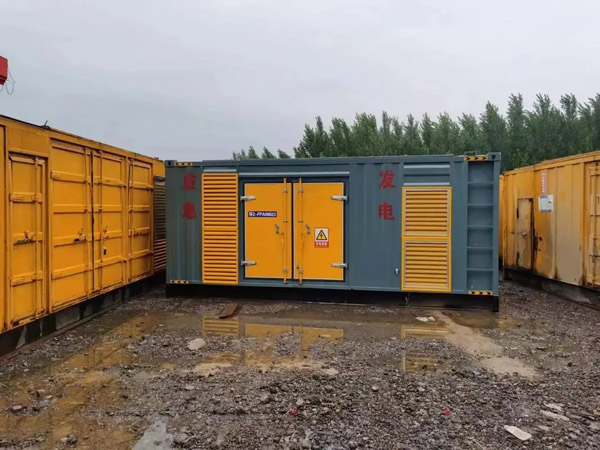 青秀柴油发电机如何判断干式空气滤清器是否需要更换？